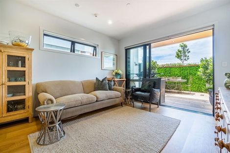 Photo of property in Frank Sargeson Apts, 4/80g Anzac Street, Takapuna, Auckland, 0622