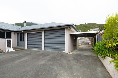 Photo of property in 68 Moana View Road, Waikawa, Picton, 7220