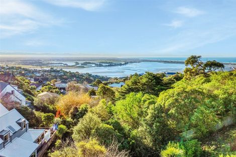 Photo of property in 15 Luxton Place, Mount Pleasant, Christchurch, 8081