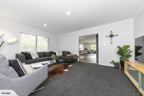 Photo of property in 9 Woodfern Crescent, Titirangi, Auckland, 0604