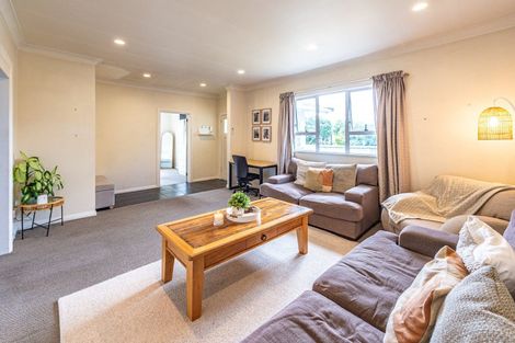 Photo of property in 16 Central Avenue, Gonville, Whanganui, 4501