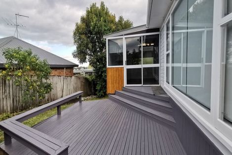 Photo of property in 2/15 Merton Avenue, Glenfield, Auckland, 0627