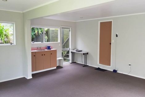 Photo of property in 23 Trias Road, Totara Vale, Auckland, 0629