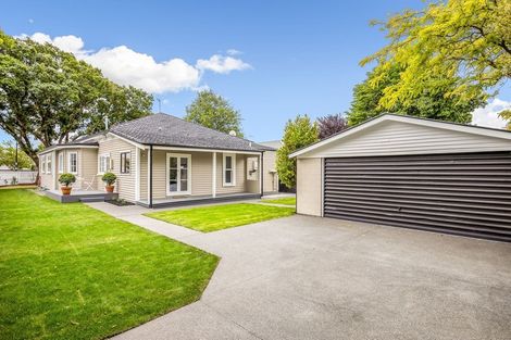 Photo of property in 100 Blighs Road, Strowan, Christchurch, 8052