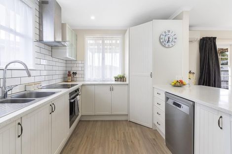 Photo of property in 1/1 Cooper Place, Papakura, 2110