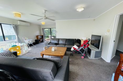 Photo of property in 10a Elizabeth Drive, West Harbour, Auckland, 0618