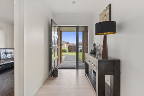 Photo of property in 30 Montague Grove, Stratford, 4332