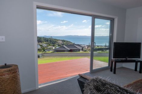 Photo of property in 3 Sunrise Place, Cable Bay, 0420