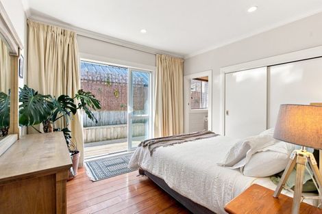 Photo of property in 42 Octavius Place, New Plymouth, 4312