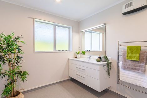 Photo of property in 34b Kapanui Road, Waikanae, 5036