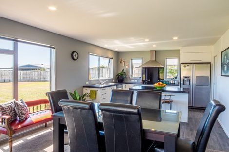 Photo of property in 45 Dawn Parade, Coastlands, Whakatane, 3120