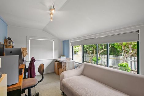 Photo of property in 10 Hoyle Place, New Plymouth, 4310