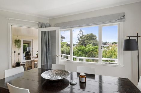 Photo of property in 27 Creamer Avenue, Belmont, Auckland, 0622