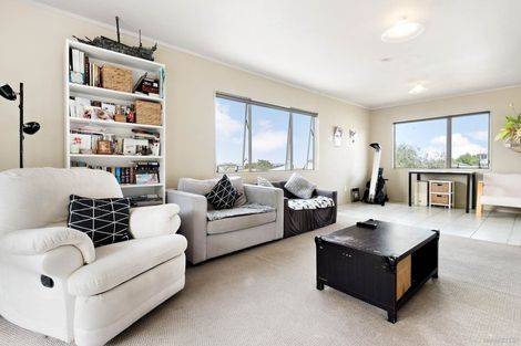 Photo of property in 2/36 Elizabeth Drive, West Harbour, Auckland, 0618