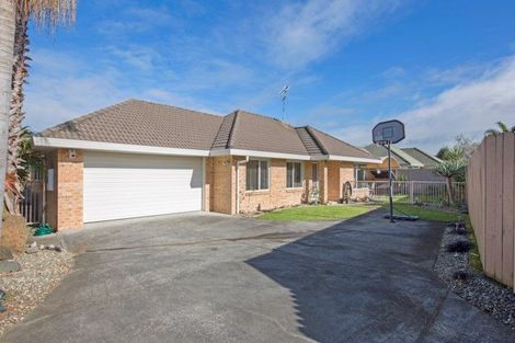 Photo of property in 58 Frank Nobilo Drive, Golflands, Auckland, 2013