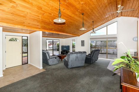 Photo of property in 5 John Guthrie Place, Merrilands, New Plymouth, 4312