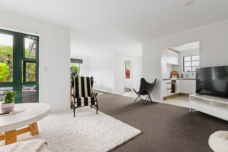 Photo of property in 19 Waiwherowhero Drive, St Andrews, Hamilton, 3200