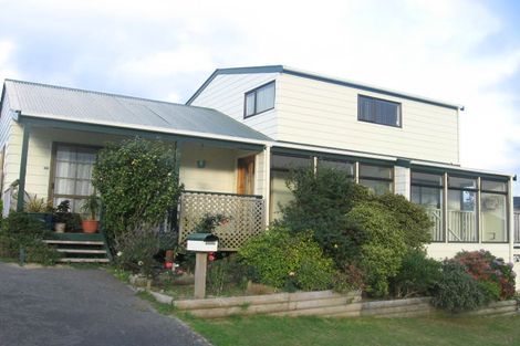 Photo of property in 48 Percy Dyett Drive, Karori, Wellington, 6012