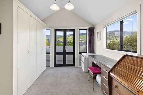 Photo of property in 18 Oxford Street, Tawa, Wellington, 5028