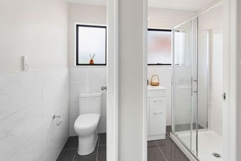 Photo of property in 2/58 Clevedon Road, Papakura, 2110