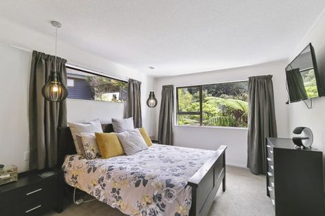 Photo of property in 18 Duval Grove, Tawa, Wellington, 5028