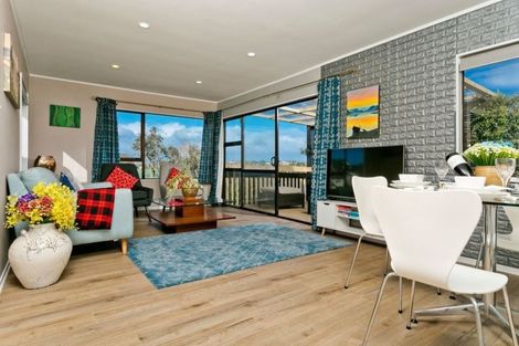 Photo of property in 2/59a Target Road, Totara Vale, Auckland, 0629