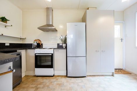 Photo of property in 62 Severn Street, Island Bay, Wellington, 6023