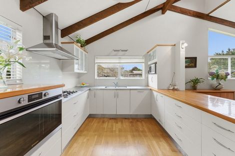 Photo of property in 5 Magnolia Drive, Westown, New Plymouth, 4310