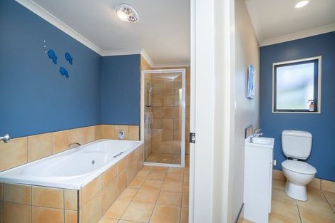 Photo of property in 34 Schnell Drive, Kelvin Grove, Palmerston North, 4414