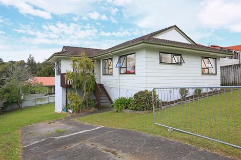 Photo of property in 4 Landsdale Place, Massey, Auckland, 0614