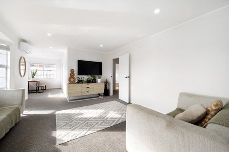 Photo of property in 1/3 Benygloe Place, Highland Park, Auckland, 2010