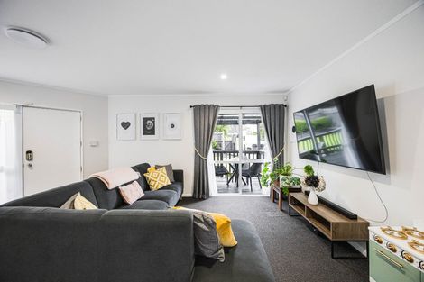 Photo of property in 55 Triangle Road, Massey, Auckland, 0614
