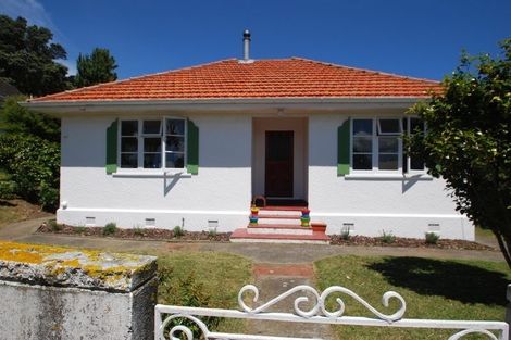 Photo of property in 4 Elphinstone Avenue, Strathmore Park, Wellington, 6022