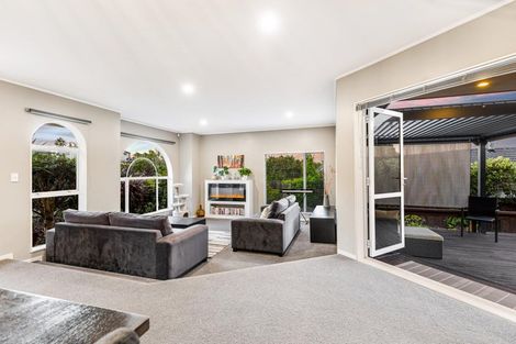 Photo of property in 6 Hanly Close, West Harbour, Auckland, 0618