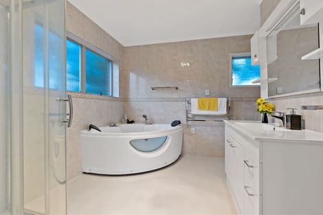 Photo of property in 7 Kelvyn Grove, Hillpark, Auckland, 2102