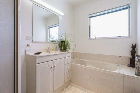 Photo of property in 1 Maple Crescent, Whalers Gate, New Plymouth, 4310