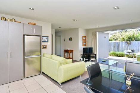 Photo of property in 5/9 Marsden Street, Heathcote Valley, Christchurch, 8022