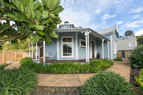 Photo of property in 6 Milton Road, Bluff Hill, Napier, 4110