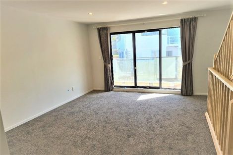 Photo of property in 17 Cassandra Grove, Totara Vale, Auckland, 0629