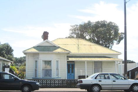 Photo of property in 200 Saint Aubyn Street, New Plymouth, 4310