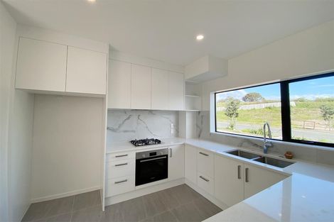 Photo of property in 35b Crestview Rise, Papakura, 2110