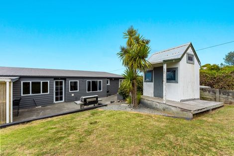 Photo of property in 16 Sea View Road, Leigh, 0985