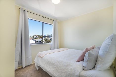 Photo of property in 43a Sunhaven Drive, Newlands, Wellington, 6037