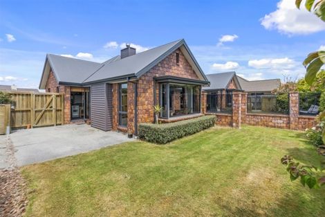 Photo of property in 28 Bottle Lake Drive, Parklands, Christchurch, 8083