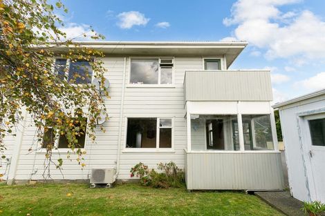 Photo of property in 2/139 Queens Drive, Lyall Bay, Wellington, 6022