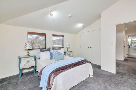 Photo of property in 2/12 Philip Place, Hillcrest, Auckland, 0627
