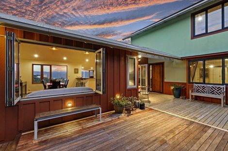 Photo of property in 12-12a Maungaraki Road, Korokoro, Lower Hutt, 5012