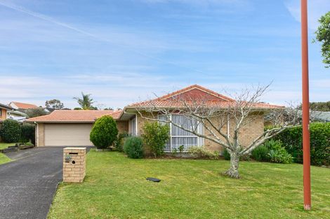 Photo of property in 112 Buscomb Avenue, Henderson, Auckland, 0610