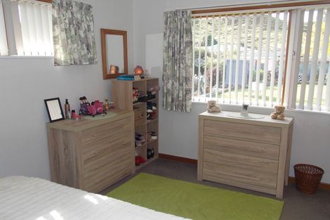 Photo of property in 16 Ongo Road, Hunterville, 4730