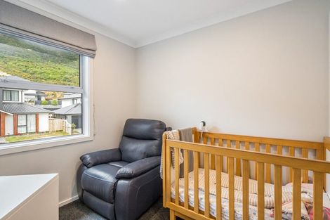 Photo of property in 3 Riroriro Close, Crofton Downs, Wellington, 6035